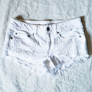 White lace American Eagle stretch shorts